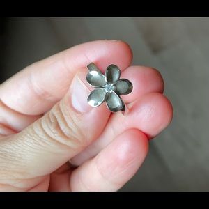 Sterling Silver Flower ring w/ matte finish petals